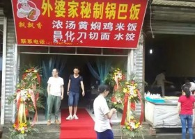学小吃技术去实体店好还是培训学校好？看湖南小吃培训怎么说